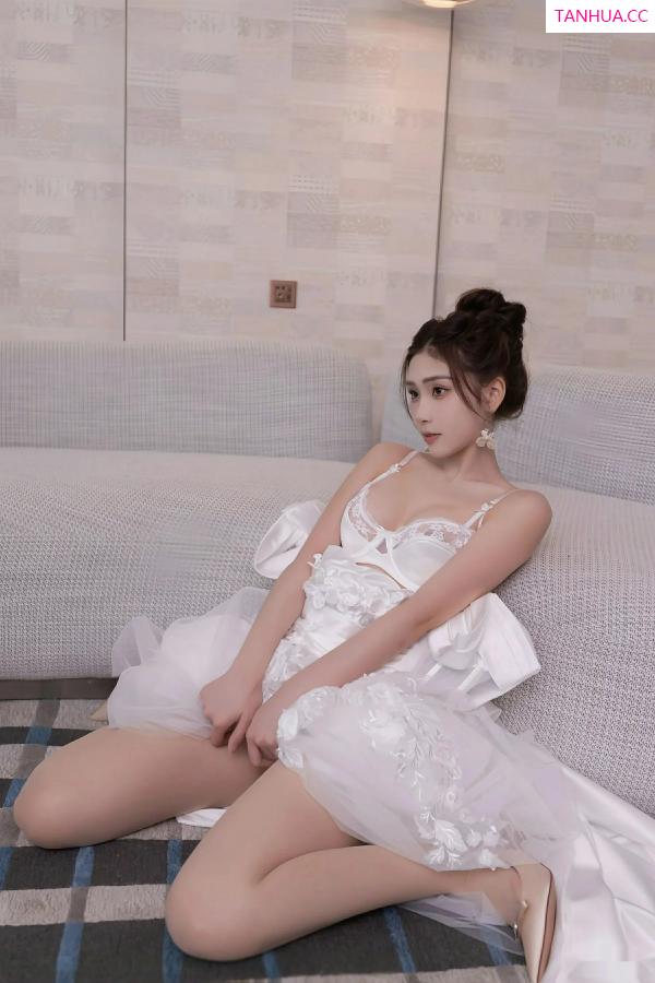   [XiuRen]高清写真图 2025.09.26 No.10814 刘婷婷 白色婚纱第21张图片